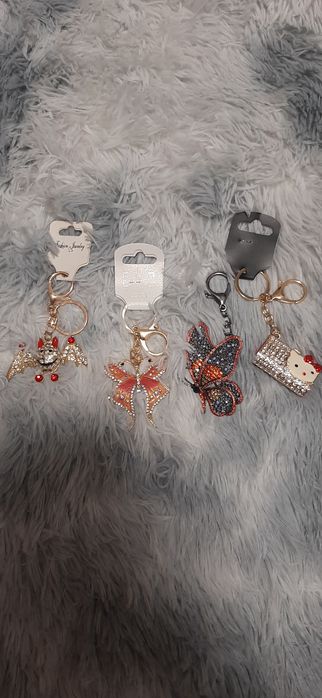 Продам брелочкі нові