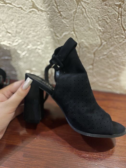 Жіночі босоніжки