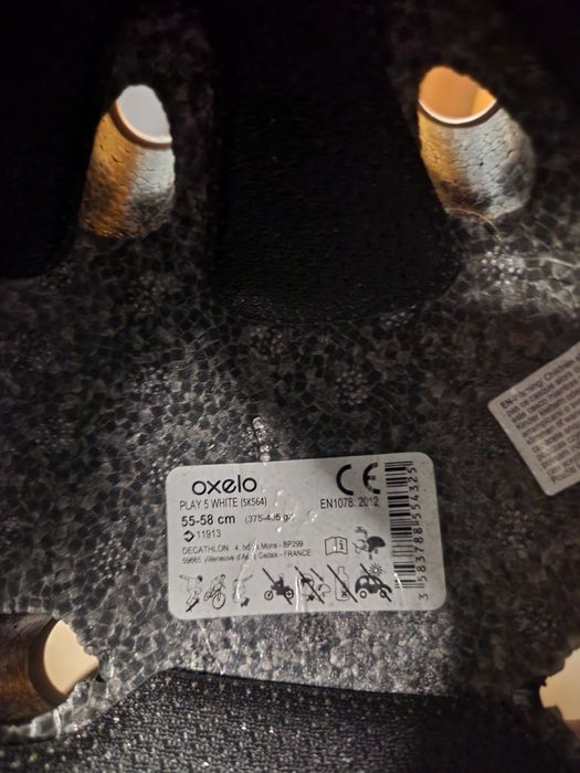 Conjunto de patins muito pouco usado.