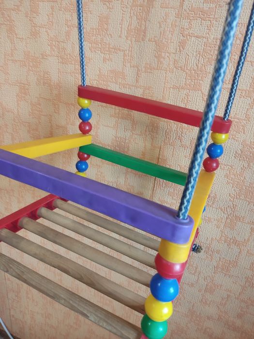 Гойдалка дитяча підвисна закрита зі спинкою (Качели детские)