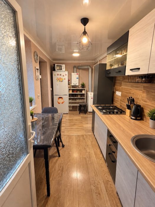 Продам часть ДОМА с ремонтом, АГВ, 2 комн., ул.Щорса, 34000 у.е