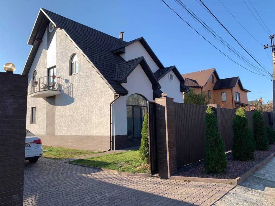 Просторий будинок 190 м² на 12 сотках у тихій зеленій локації