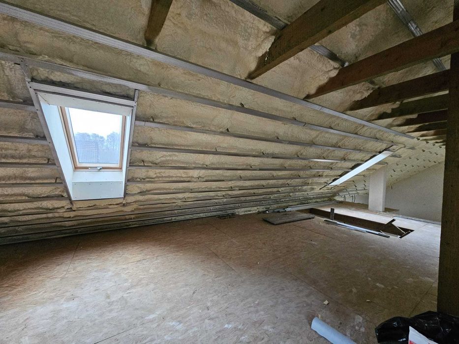 Ocieplenia poddaszy, dachów  - pianka PUR i wdmuch granulatów ŚLĄSK