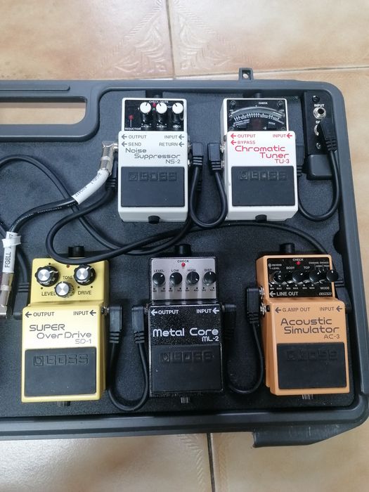 Pedais da Boss (vendo em separado)