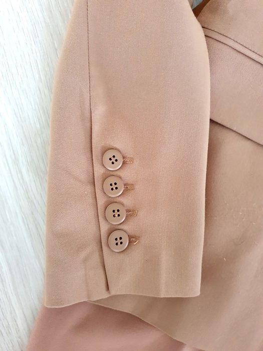 Продам женский костюм