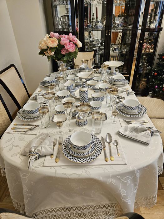 Zestaw obiadowy (kobaltowa siatka) IPM (dawny Łomonosow) na 12 osób.