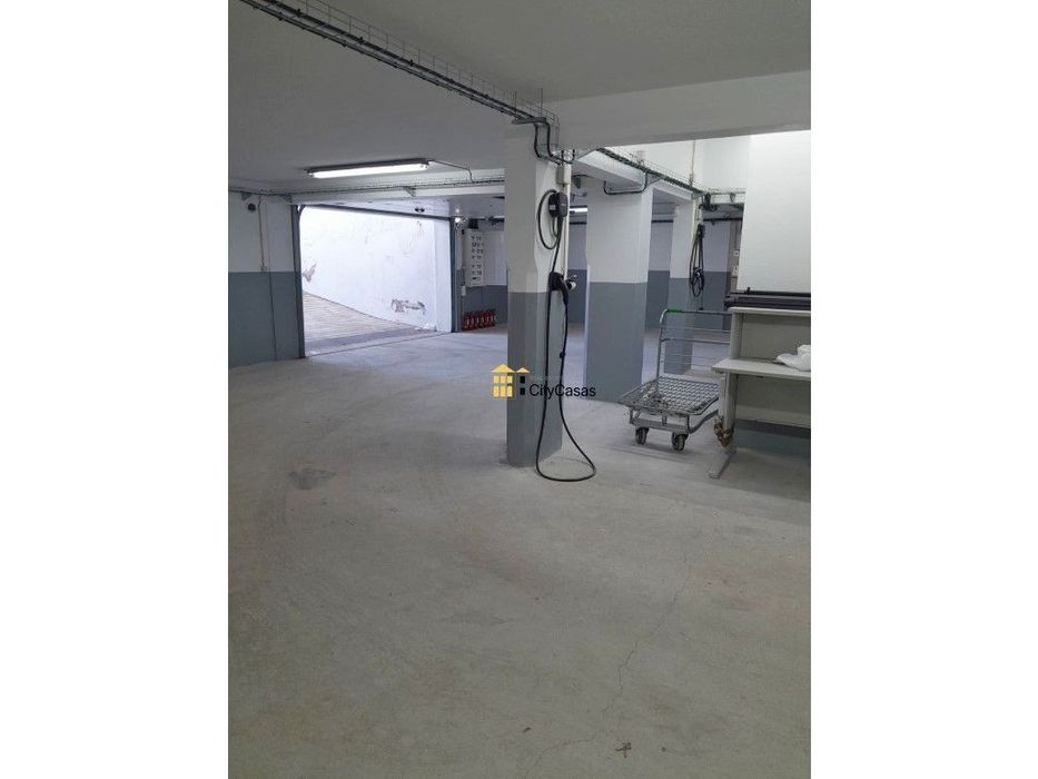 Armazém/Garagem com 212 m2 | Centro de Gondomar