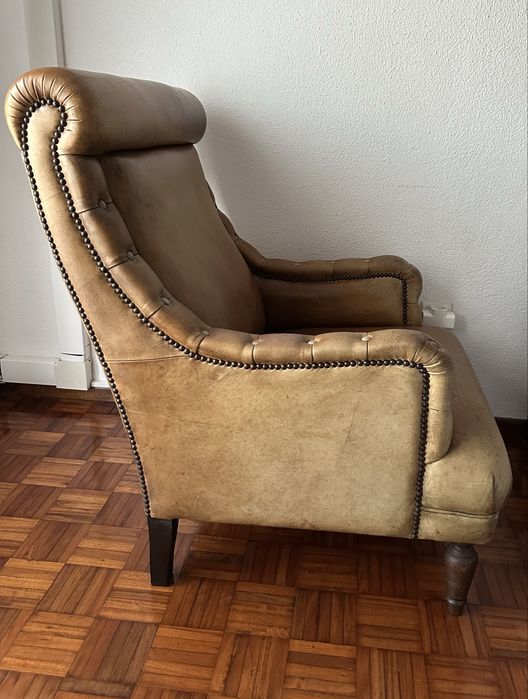 Poltrona vintage em couro – usada