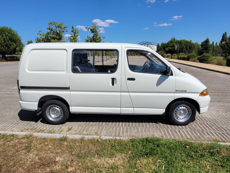 Toyota Hiace 2.5d com 6 lugares