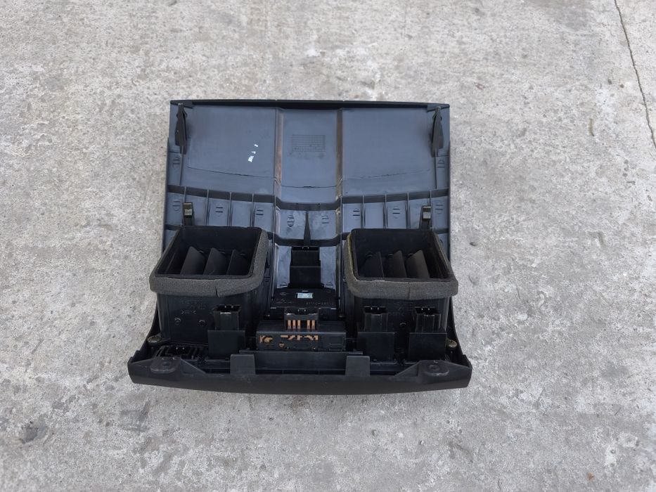 Продам накладку торпеды переключатели приводов на SsangYong rexton