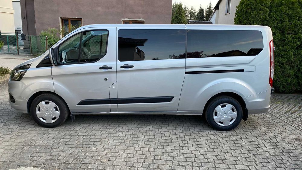 Wynajem BUSA, wynajem busów, automat, 9 os. + BOX Thule XXL