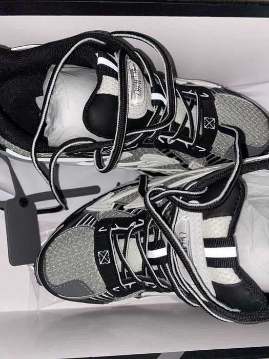 Off-White Be right back 40