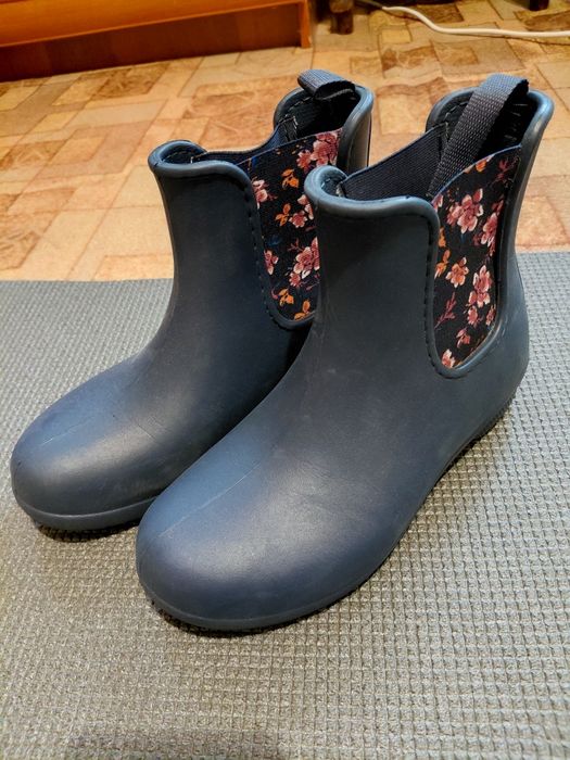 Чобітки crocs w6