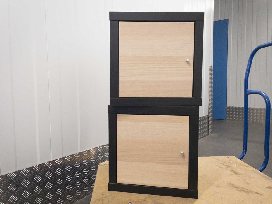 Estantes IKEA Kallax pretas com porta (2 unidades)