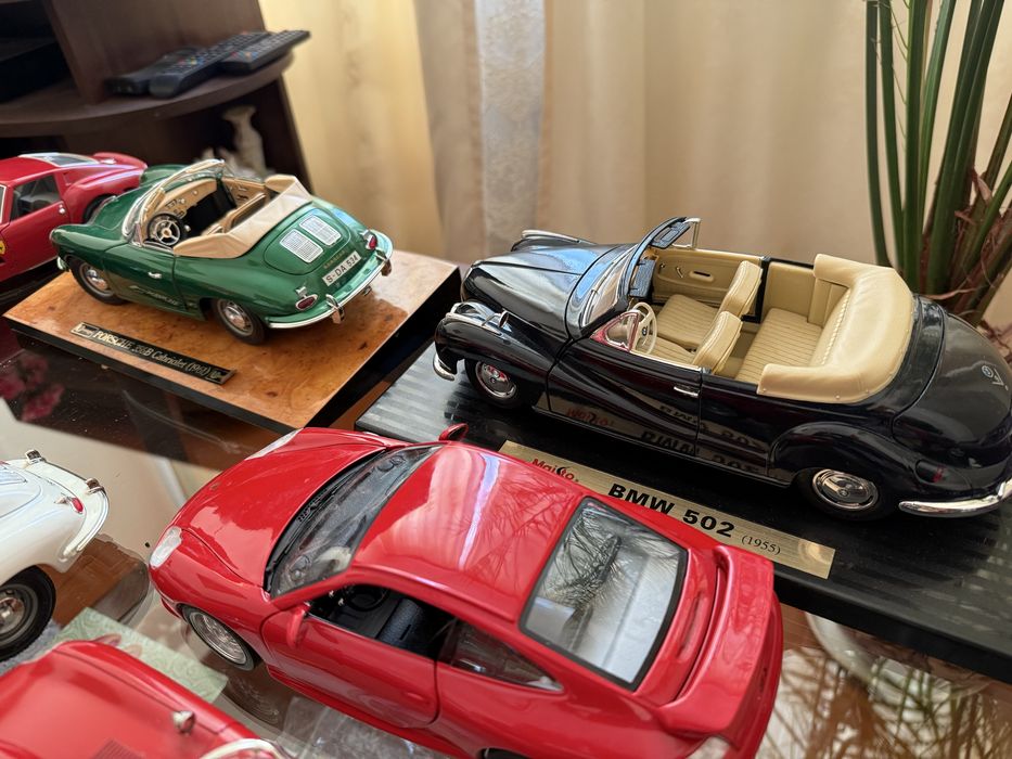 Машинки колекційні  bburago maestro 1:18