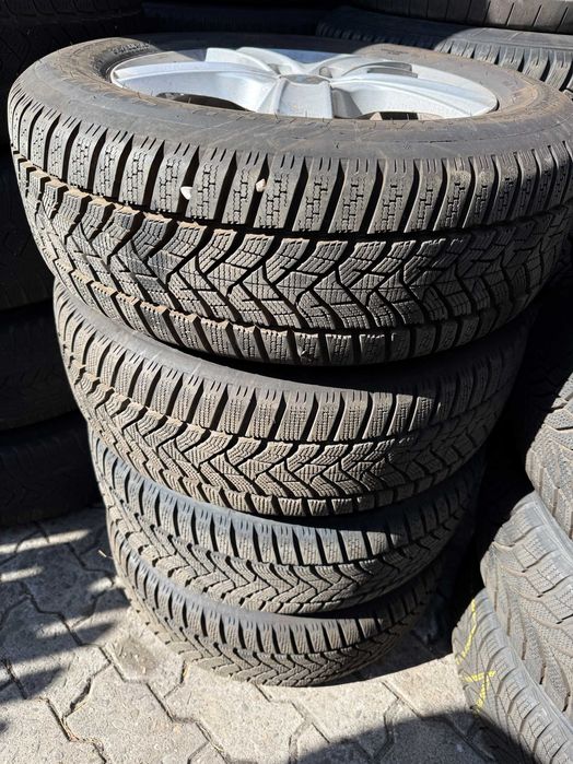 Komplet opon zimowych Dunlop Winter Sport 5 215/60r16 95H 2024 r.