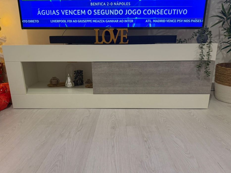 Movel de TV com pouco uso
