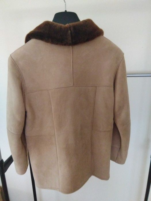 Casaco em pele/pêlo verdadeiro. Novo.