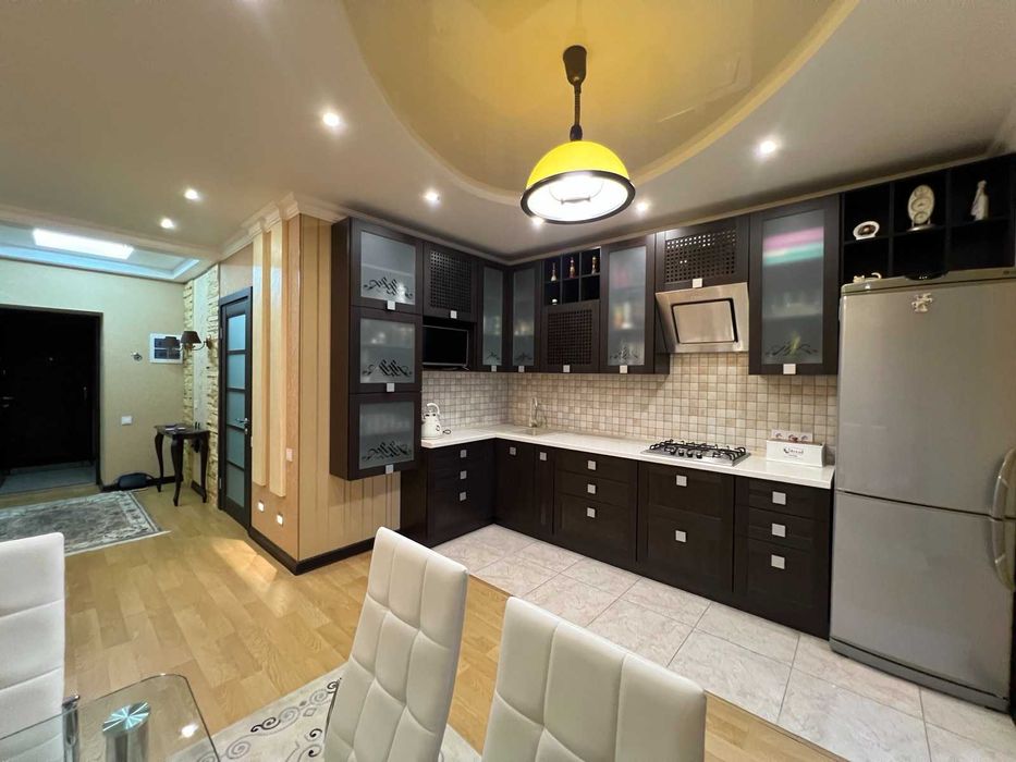 Продаю 2-х кімнатну квартиру в центрі міста (Премьер Хаус)