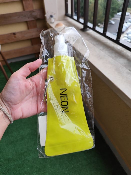 Garrafa de água neon