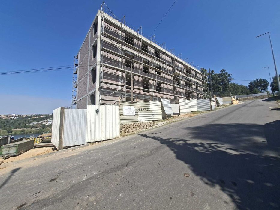 Apartamento T2 novo com vista rio Gaia
