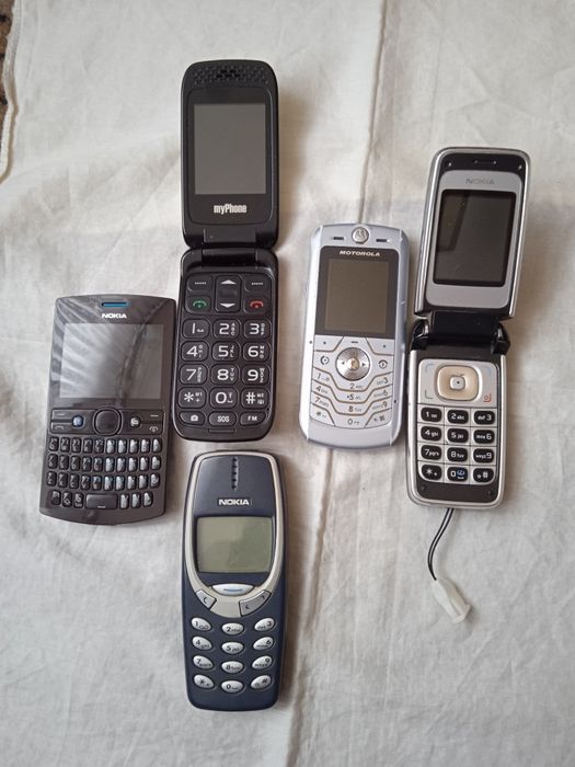 Telefony tablety sluchawki przewodowe i nie przewodowe.