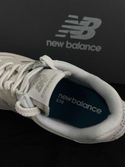 Sneakersy marki New Balance Biało-Beżowe Rozmiar 38 1/2