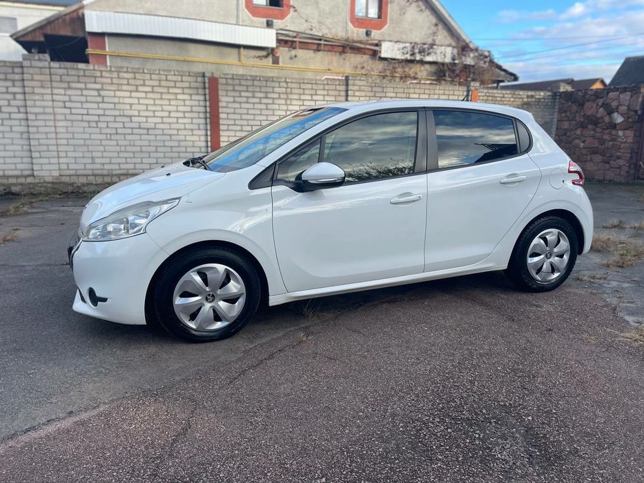 Продам Peugeot 208