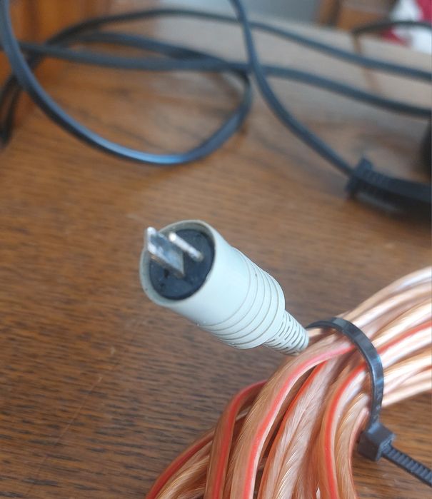 Wtyk głośnikowy typu unitra