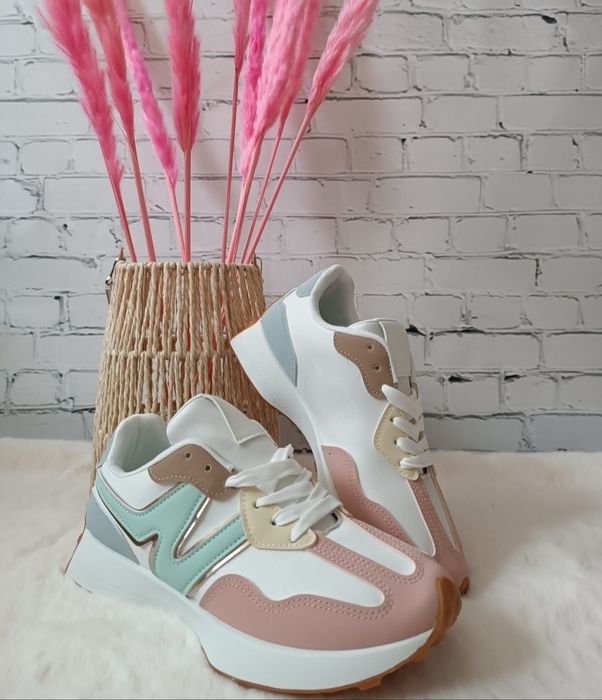 Kolorowe sneakersy 40