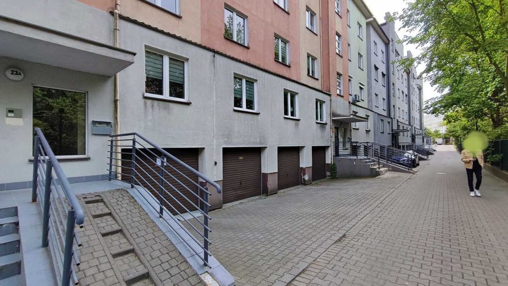 Garaż murowany w bardzo dobrym punkcie miasta Ogrody-Korczak - Więcej