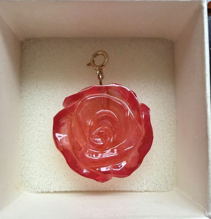 Bursztyn barwiony zawieszka 4 cm wisior róża