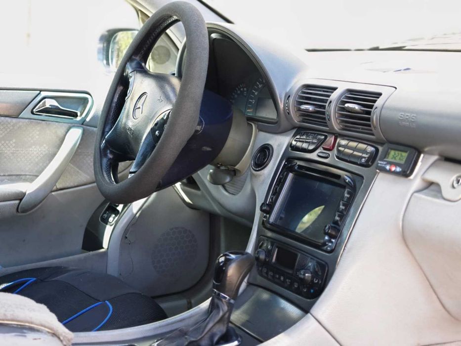 Mercedes 220 CDI automática, de 2002 com 355 000 kms