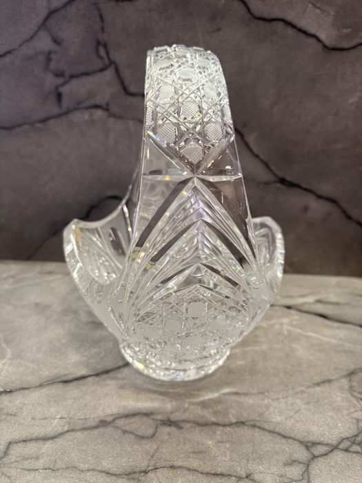 Корзинки хрустальные,ваза,конфетница чехословацкое стекло