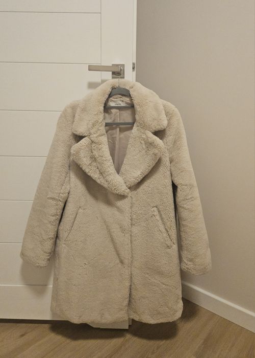 Beżowy płaszczyk teddy Reserved M futerko