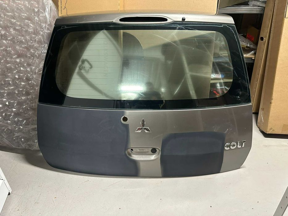 Кришка багажника Mitsubishi Colt 2008 зі склом