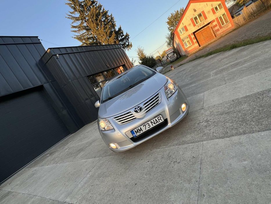 Свіжопригнана Toyota Avensis