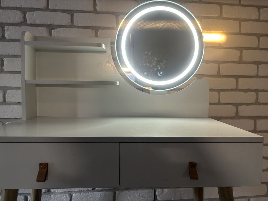 Toaletka swiatlo led biala