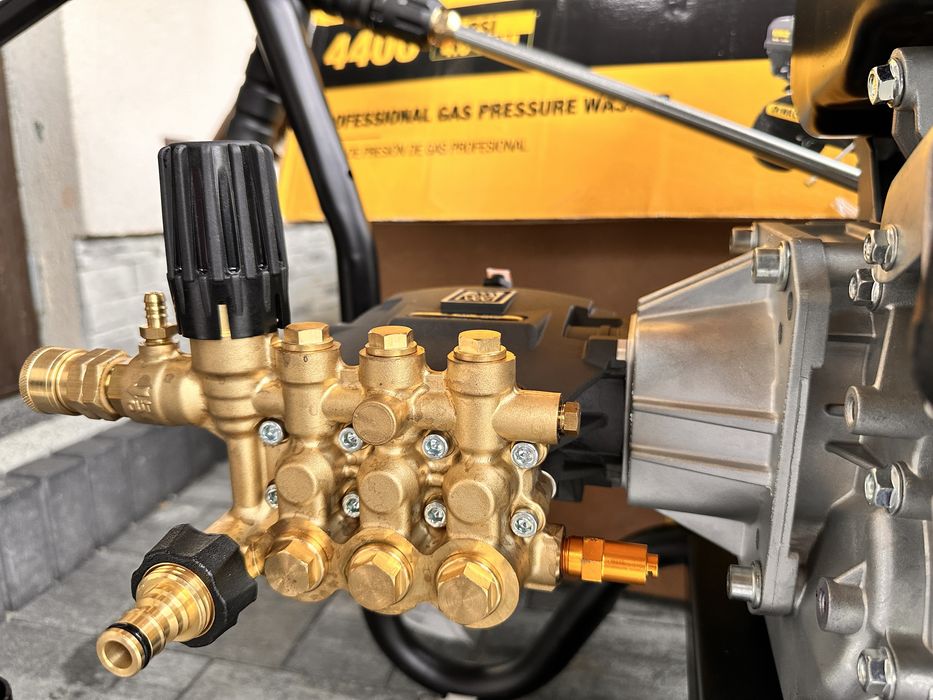 Myjka ciśnieniowa spalinowa 303 Bar  DEWALT - 15KM Nowa Gwar 303 BAR