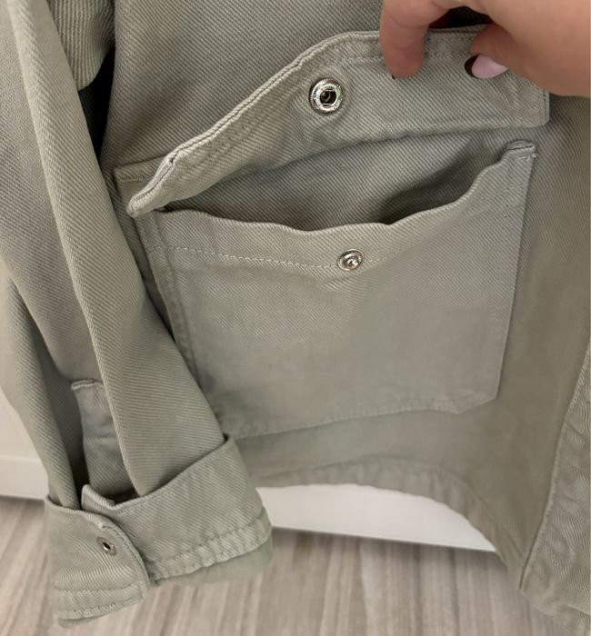 Pistacjowa kurtka utility, Stradivarius!