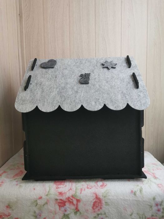 Будиночок для котиків і песиків