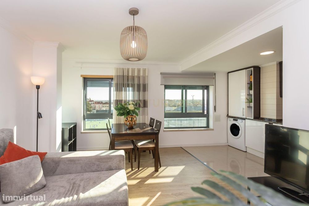 Apartamento T1 Remodelado, Corroios, perto do comboio