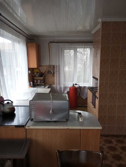 Продається будинок з земельною ділянкою