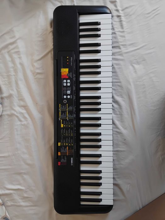 Piano teclado YAMAHA PSR-F52