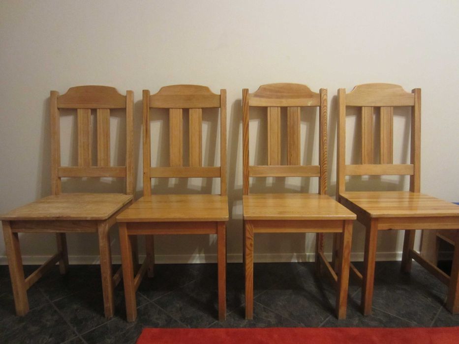 4 krzesła dębowe, lite drewno, solidnie wykonane, wygodne