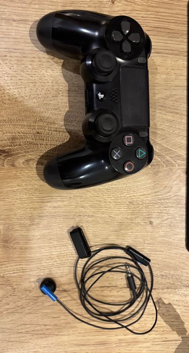 PlayStation 4 Console + comando