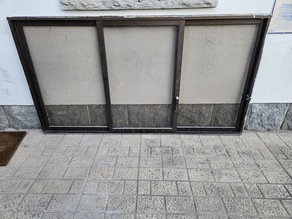 Janela aluminio castanho 3 folhas, 207 cm largura x 111 cm altura