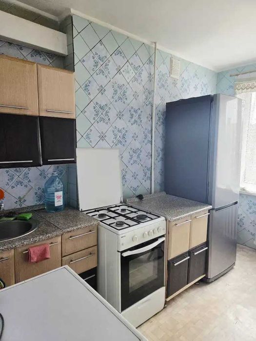 Продам 4к квартиру, косметичний ремонт, вул.Янтарна Лівий берег