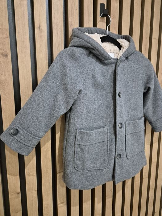 Ciepły,  zimowy płaszcz Zara rozmiar 110. Baranek. Szary. Stan bardzo