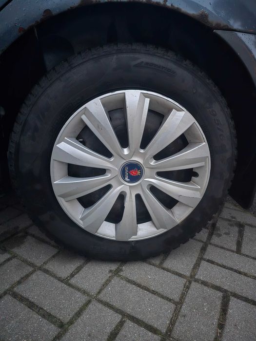 Kołpaki z logo Saab 15 cali